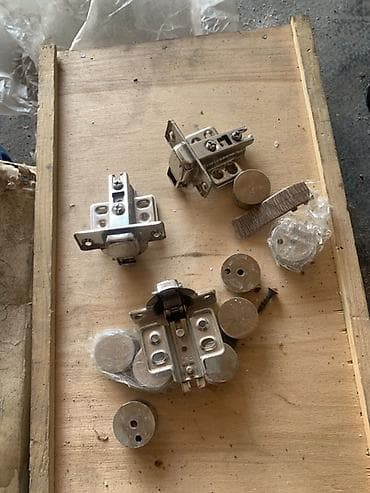 берем: Набор мебельных петель, предназначенных для установки на дверцы шкафов — 2