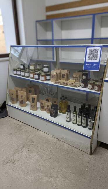 оборудование бизнес: Торговое оборудование для магазина Комплект витрин и стеллажей: - — 2