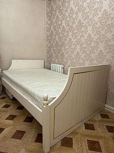 Кровати: Односпальная кровать в классическом стиле. - Материал: массив/МДФ — 1