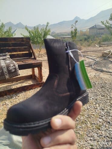 детская обувь для девочек: Детская обувь разных моделей и расцветок: - Утеплённые ботинки-дутики — 10