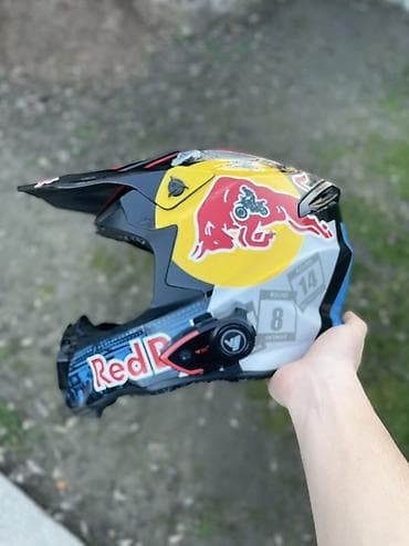 Продаю все на фото Шлем с гарнитурой 5500 Очки по 350 сом Без at lalafo.kg Продаю все на фото Шлем с гарнитурой 5500 Очки по 350 сом Без