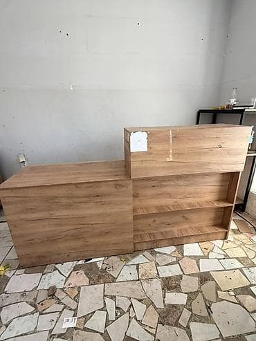 угловой офисный стол: Стойка/стол /прилавок администратора из ЛДСП под дерево - Конструкция — 2