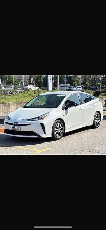 bmw 528: Toyota Prius: 2022 г., 1.8 л, Вариатор, Гибрид, Хэтчбэк — 1
