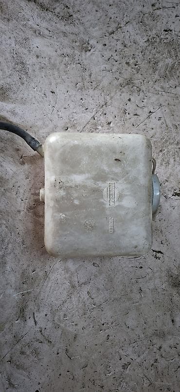 terrano 2: Бачок Nissan 1996 г., Б/у, Оригинал, Япония — 1