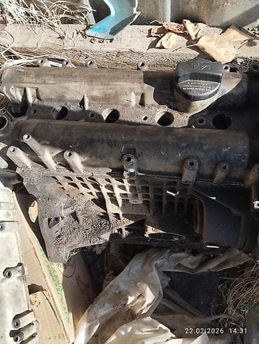Голый блок/головка двигателя с навесом от легкового авто Описание: -