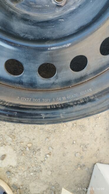 продаю титан диск на ниву: Железные Диски R 22 1 шт, отверстий - 5, Б/у — 2