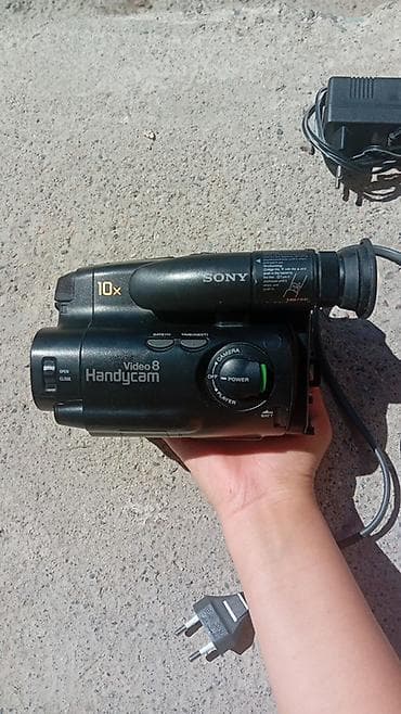 Видеокамера Sony Handycam Video8, модель CCD‑TR350E (PAL) - Формат