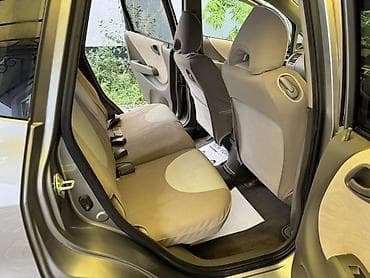 Honda Fit: 2005 г., 1.3 л, Автомат, Бензин, Хэтчбэк — 8