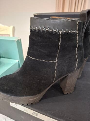 кожанные ботинки: Женские ботильоны на каблуке. - Материал верха: чёрная замша с — 1