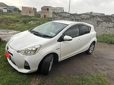 бачок 100: Toyota Aqua: 2013 г., 1.5 л, Вариатор, Гибрид, Хэтчбэк — 4