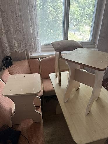 Дом и сад: Кухонный уголок с набором мебели в светло-бежевых тонах Состав — 4