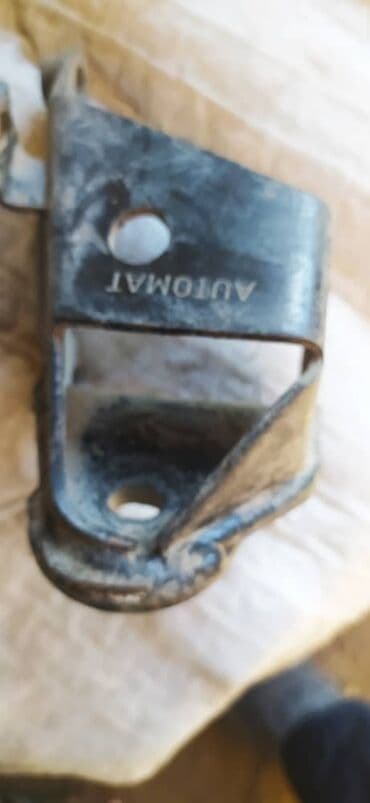 запчасти на фольксваген пассат б3 в бишкеке: Подушка мотора Volkswagen 1996 г., Б/у, Оригинал, Германия — 1