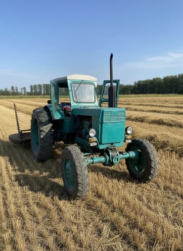 Трактор колесный универсально-пропашной (тип МТЗ/ЮМЗ класса 1,4). Цвет