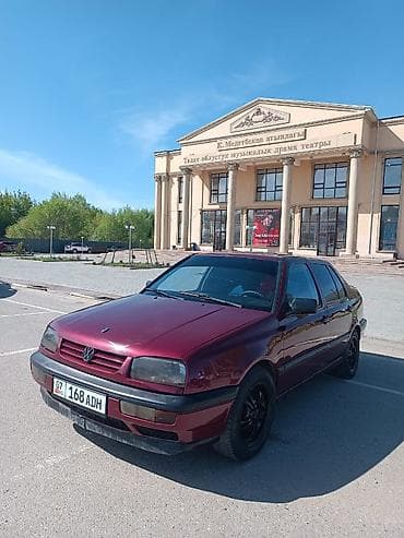 Volkswagen Vento: 1993 г., 1.8 л, Механика, Бензин, Седан