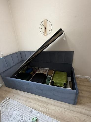 Строительные леса, стойки: Угловая односпальная кровать с мягкими спинками и подъемным основанием — 4