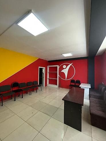 Аренда офисов, 36 м², В торговом центре, 1 линия, С отдельным сан узлом