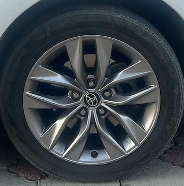 17: Комплект Литых дисков Toyota (оригинал) R17 215/55 с комплектом летних — 1