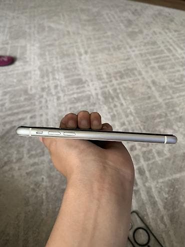 ipnone 13: IPhone 11, Б/у, 128 ГБ, Белый, Чехол, 66 % — 2