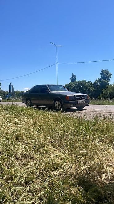 Mercedes-Benz W124: 1988 г., Седан