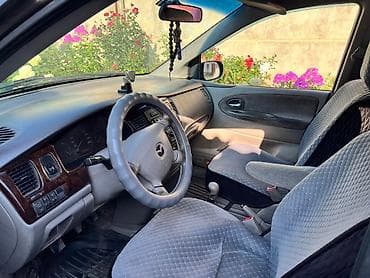 Mazda MPV: 2001 г., 2 л, Автомат, Бензин, Минивэн — 2