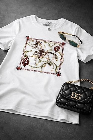 карсет майка: Белые женские футболки премиального уровня с фирменными принтами — 1