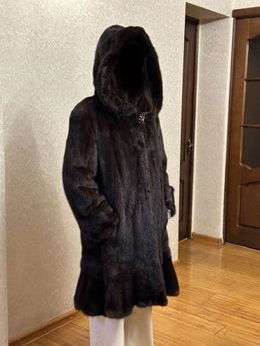 срочно в связи с переездом: Шуба, Норка, По колено, С капюшоном, M — 1