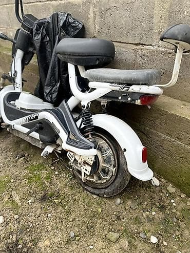 Электрический мини-скутер/электровелосипед (белый/черный), компактная