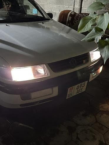 миханик: Volkswagen Passat: 1994 г., Механика, Седан — 1