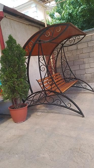 Садовые качели Металл, Со спинкой, С крышей at lalafo.kg Садовые качели Металл, Со спинкой, С крышей
