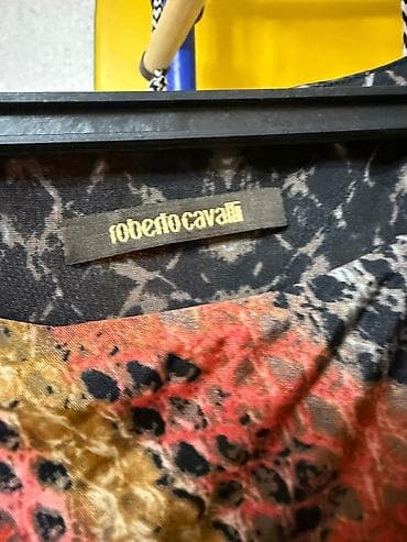 roberto cavalli: Платье Roberto Cavalli, макси, с авторским анималистичным принтом под — 3