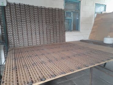 битоные столбы: Продаю Сетку Высечка Высота 1м40см Длинна 1ой Сетки 1м71,5см — 2