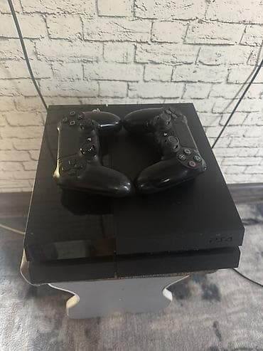 PlayStation 4 (оригинальная версия, «fat») с комплектом: Продаю Sony at lalafo.kg PlayStation 4 (оригинальная версия, «fat») с комплектом: Продаю Sony