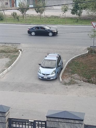 tesla model 3: Honda Fit: 2010 г., 1.5 л, Автомат, Бензин, Универсал — 2
