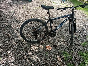 белые кросовки: Горный велосипед, Geleda, Рама M (156 - 178 см), Алюминий, Б/у — 2