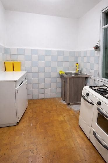 Продажа домов: Продается полдома в центре города Бишкек. 📍 Район старого Восточного — 5