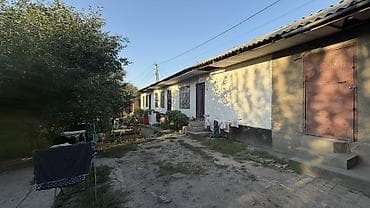 3: Продается пол дома с участком и огороженным двором. Район нового — 1