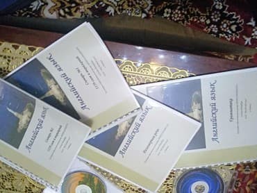 Информатика: Продам комплект:2 словаря по 1159 слов каждый, разговорник — 2