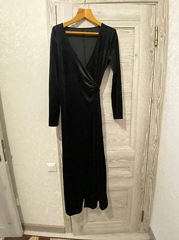 Вечернее платье, Длинная модель, Бархат, С рукавами, L at lalafo.kg Вечернее платье, Длинная модель, Бархат, С рукавами, L