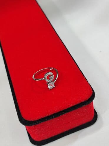 эксклюзивные свадебные пригласительные: Серебряная колечка с буквай "G" Серебро 925 Без размерный Цена — 4