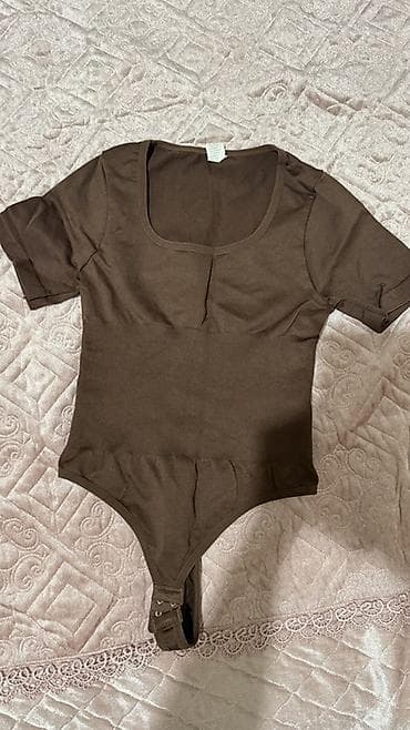 Спортивные костюмы: Новая утягивающая футболка -Боди в шоколадном цвете. Размер S-M — 1