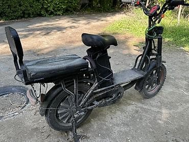 Электроскутер с двумя съемными аккумуляторами - Компоновка «мопед»