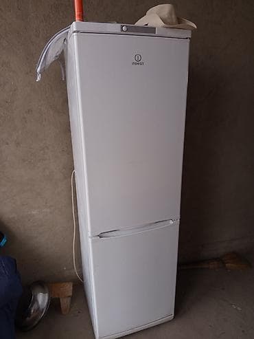 Холодильник Indesit, Б/у, Двухкамерный, 2 *