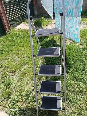 Складная стремянка-лестница, Материал: Металл, Б/у, Для дома, Высота: 3–4 м at lalafo.kg Складная стремянка-лестница, Материал: Металл, Б/у, Для дома, Высота: 3–4 м