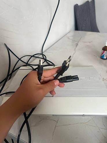 PS3 (Sony PlayStation 3): PlayStation 3 Super Slim (белая) Комплект: - Консоль PS3 Super Slim — 2