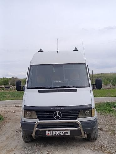 чемодан в багажник авто: Mercedes-Benz Спринтер: 1999 г., Фургон — 3