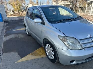 срочно продам авто в связи с переездом: Toyota ist: 2002 г., 1.3 л, Автомат, Бензиновая, Хэтчбэк — 5