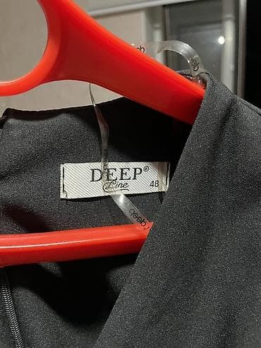 Элегантное черное платье DEEP Line, размер 48. - Фасон: миди с запахом
