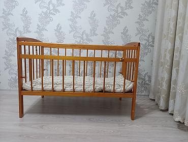 Детская деревянная кроватка классического дизайна - Материал: массив