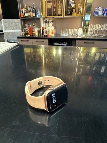 смат часы: Смарт‑часы с сенсорным дисплеем, золотистым корпусом и бежевым — 2