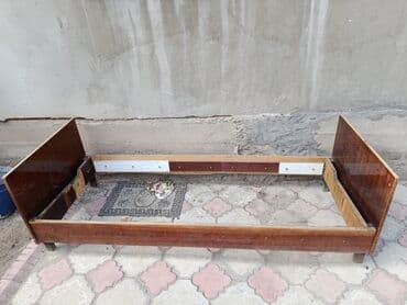 купить двуспальную кровать с матрасом бу: Продаётся 2 кровати. одна без матраса- 500с. ширина:( 80см) вторая — 3